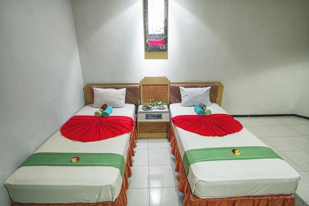 Hotel Montana Dua Маланг Екстериор снимка
