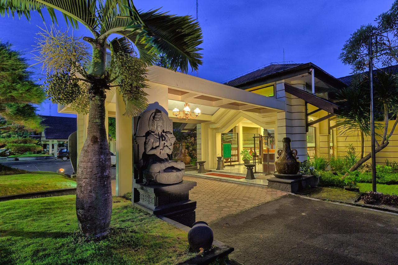Hotel Montana Dua Маланг Екстериор снимка