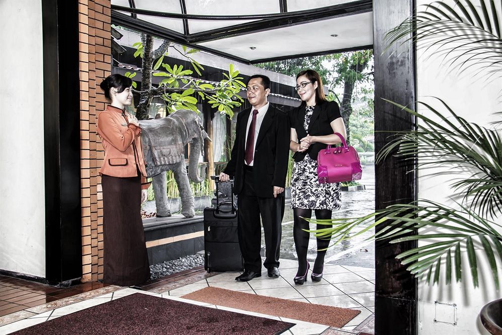 Hotel Montana Dua Маланг Екстериор снимка