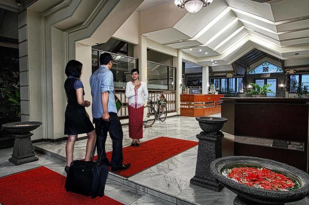 Hotel Montana Dua Маланг Екстериор снимка