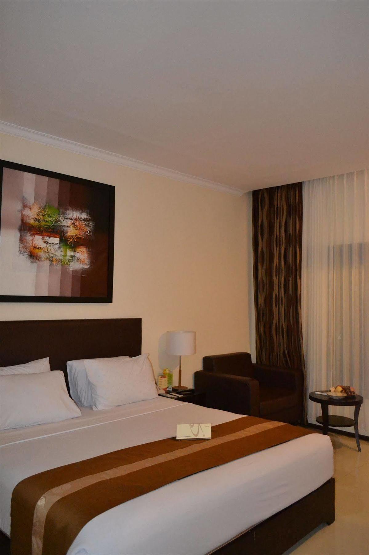 Hotel Montana Dua Маланг Екстериор снимка