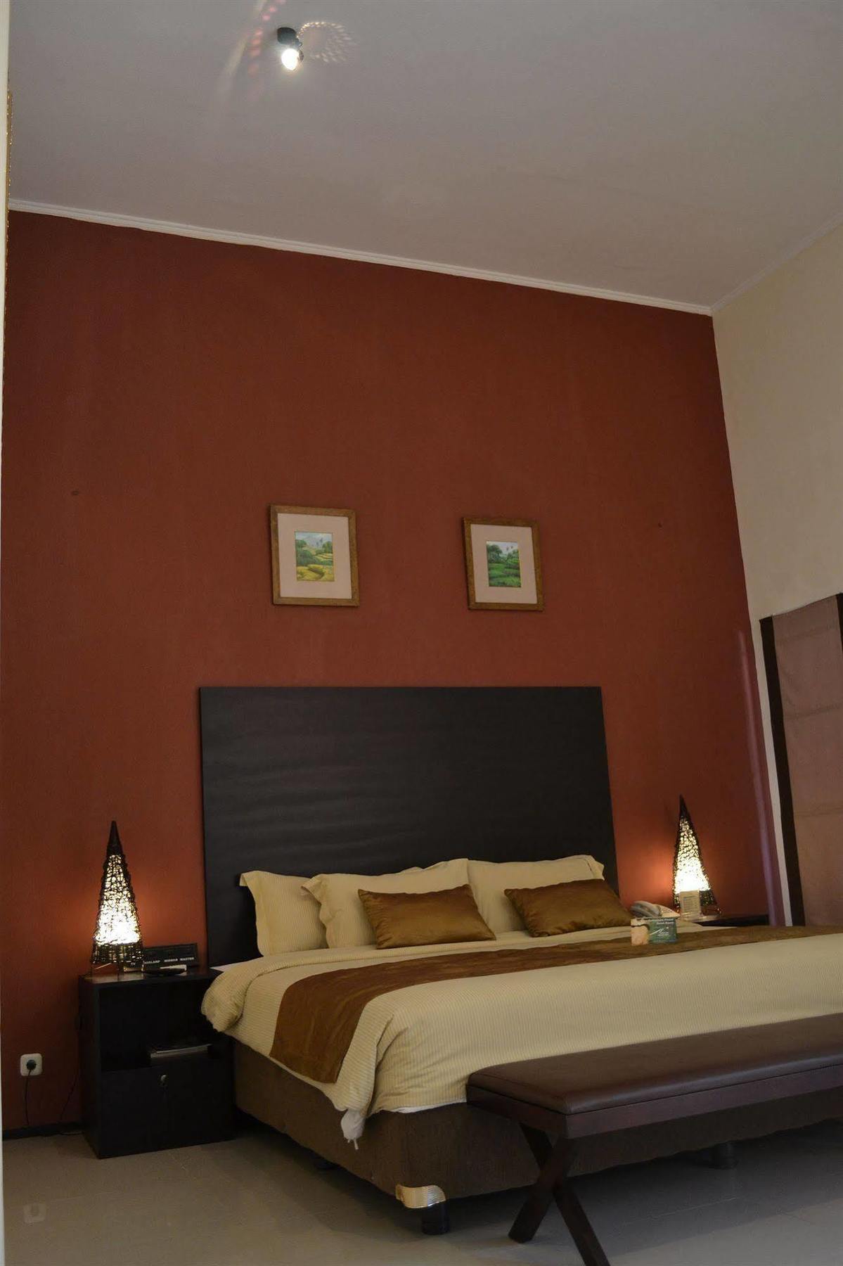 Hotel Montana Dua Маланг Екстериор снимка